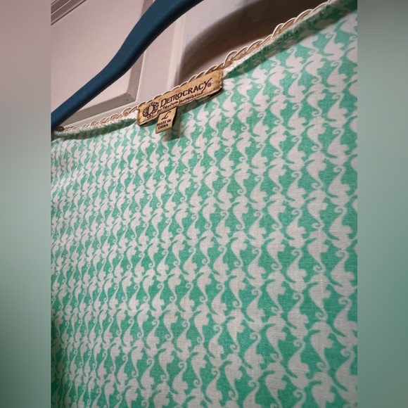 Seahorse pattern top - Picture 3 of 6